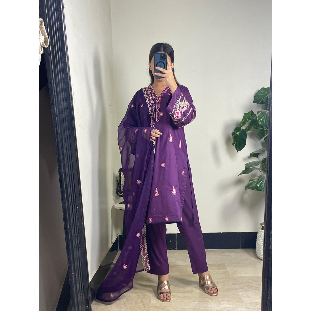 Zehra Plum – 3 Piece Embroidered Suit