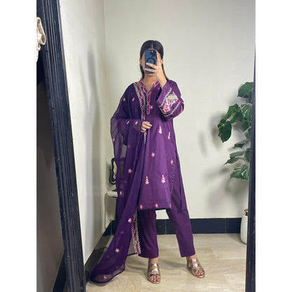 Zehra Plum – 3 Piece Embroidered Suit