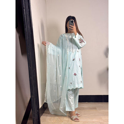 Aira Mint – 3 Piece Embroidered Suit