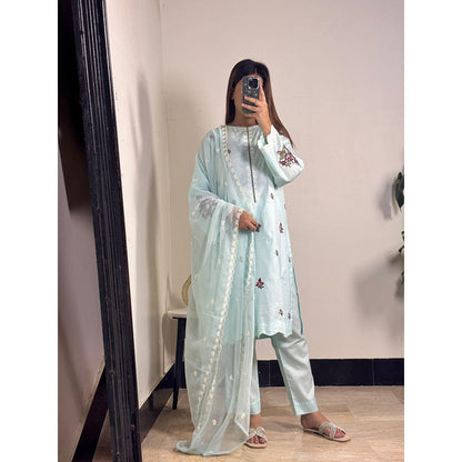 Aira Mint – 3 Piece Embroidered Suit