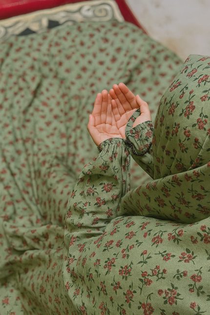 NAMAZ CHADER WITH SLEEVES