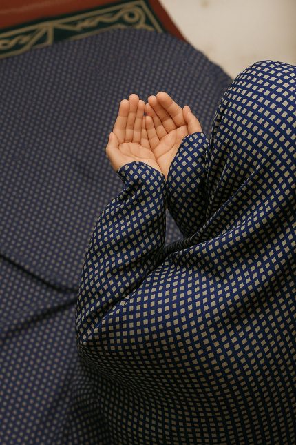 NAMAZ CHADER WITH SLEEVES