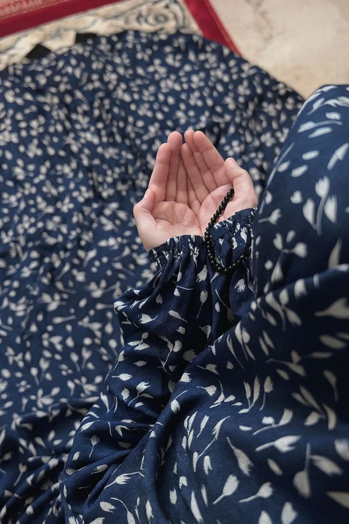 NAMAZ CHADER WITH SLEEVES (NAVY BLUE)