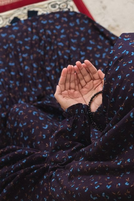 NAMAZ CHADER WITH SLEEVES (BLUE FLOWER)